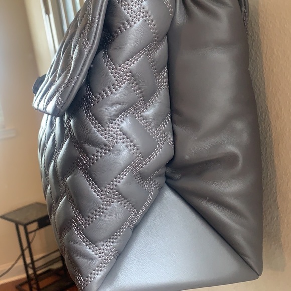 Kurt Geiger London Kensington Drench Quilted XXL Shoulder Bag - Picture 7 of 15